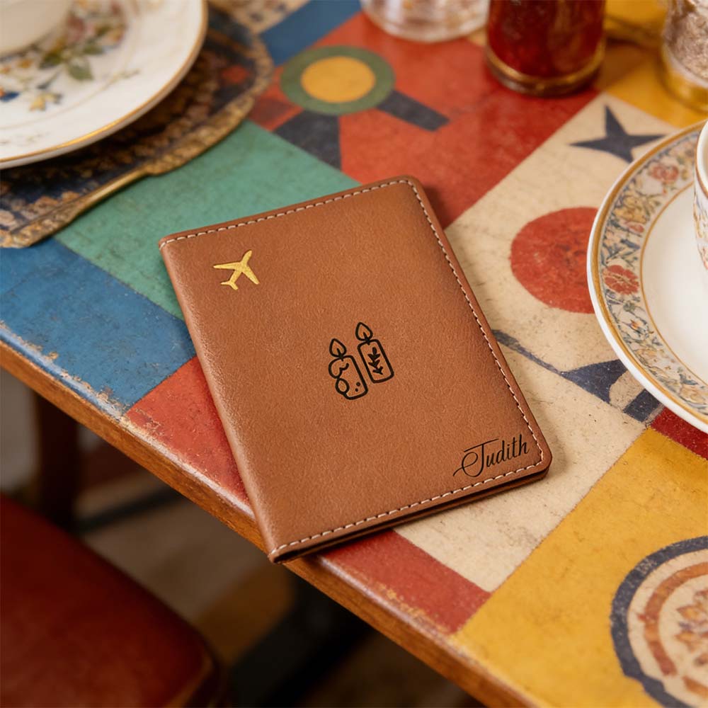 Travel Accessories Meaning - Персонализированная обложка для паспорта с именем,